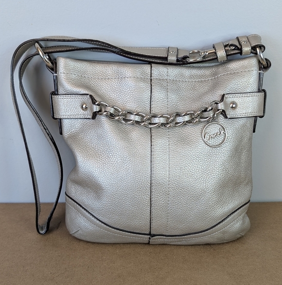 Coach | Chain Duffle #F19722 Crossbody Purse, Silver Toned Leather Bag - Picture 4 of 15
